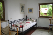 Schlaffzimmer oben mit zwei Einzelbetten
